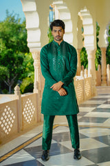 FOREST GREEN KURTA SET WITH INTRICATE THREAD & SEQUINS HIGHLIGHTS
