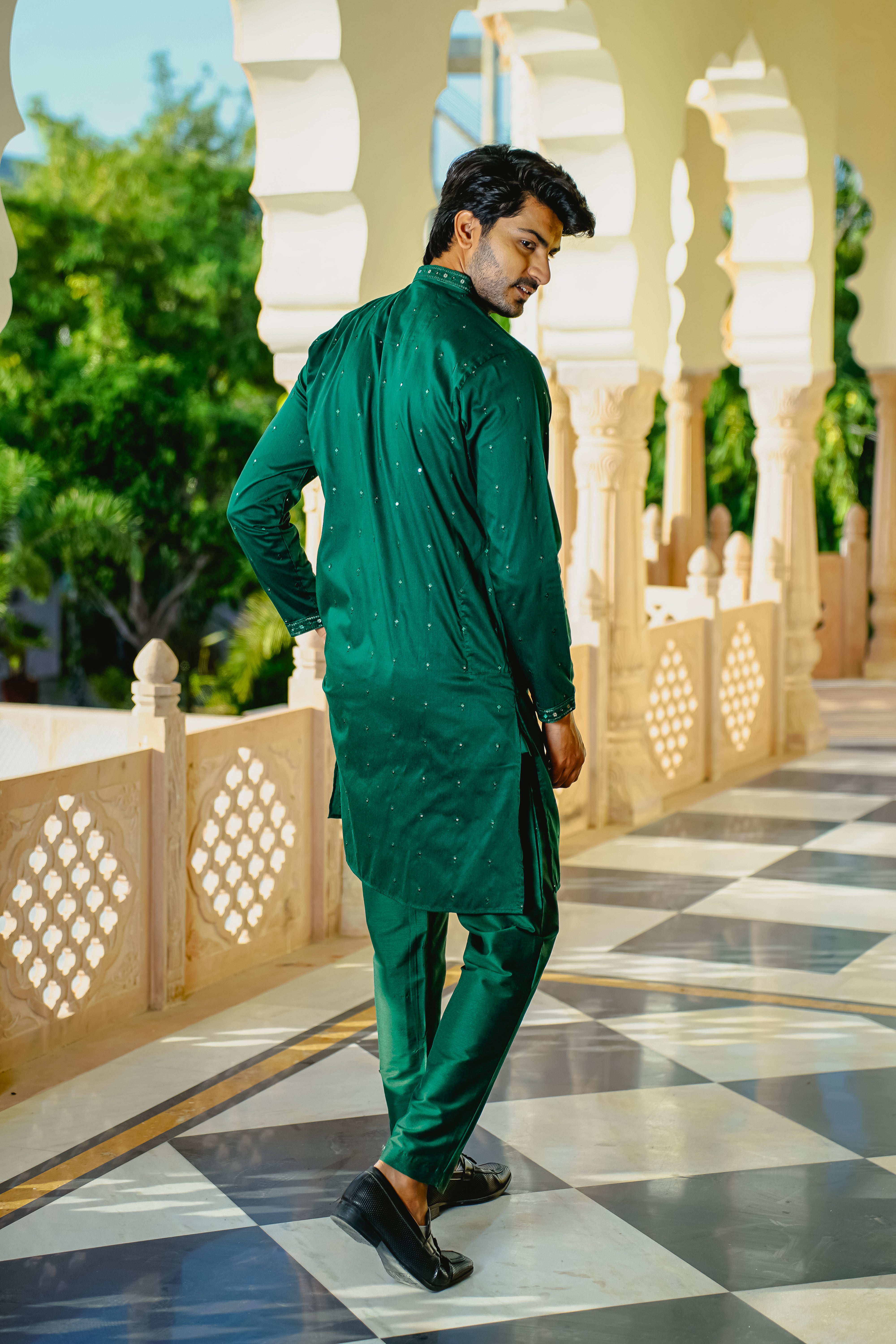be desi embroidered men kurta neck work