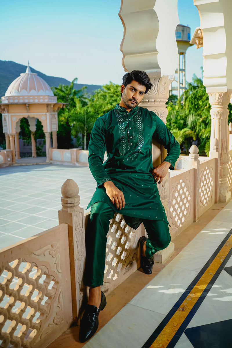 FOREST GREEN KURTA SET WITH INTRICATE THREAD & SEQUINS HIGHLIGHTS