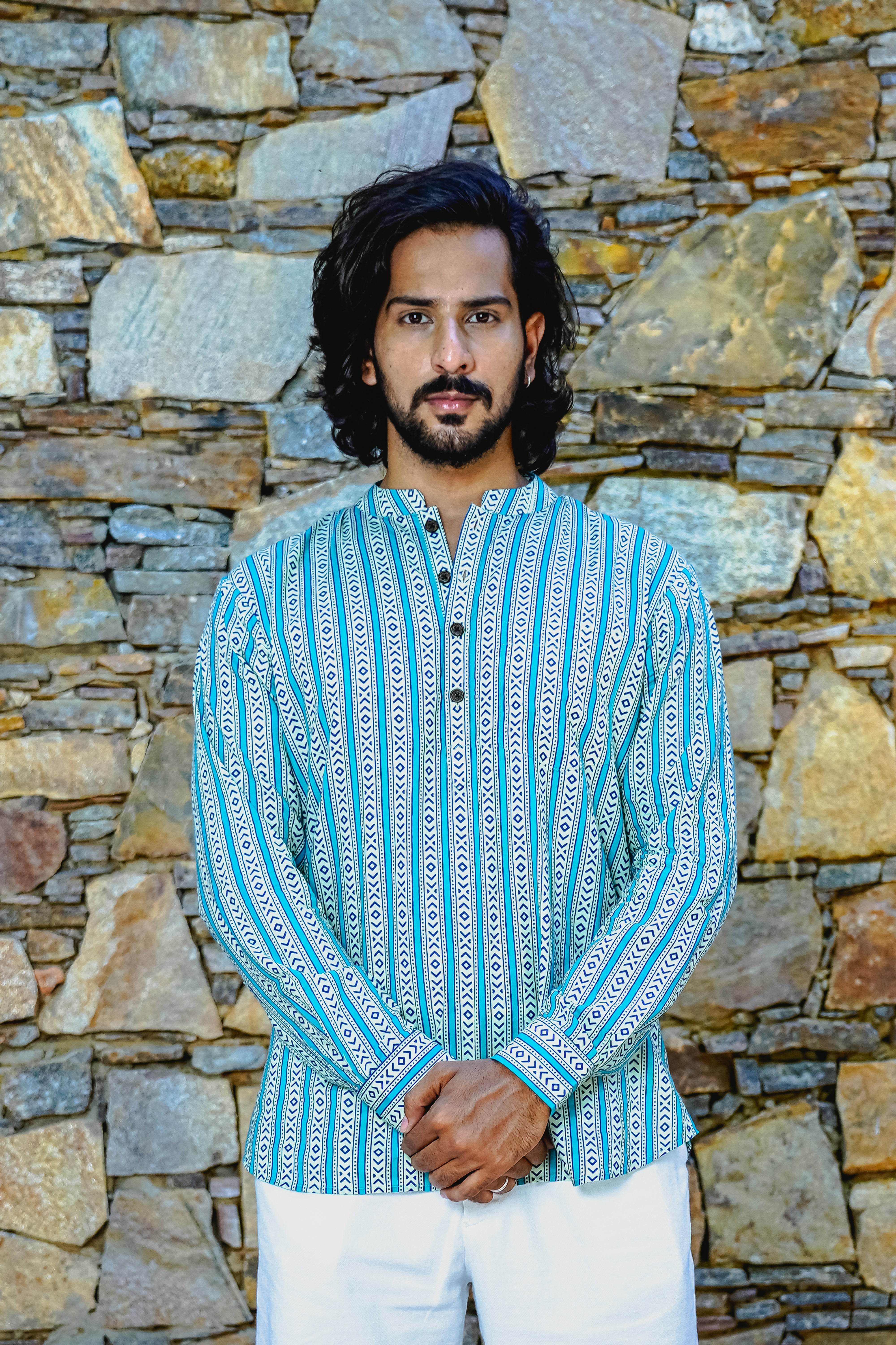 TURQUOISE & IVORY VERTICAL GEOMETRIC PRINTED SHORT KURTA WITH CUFF