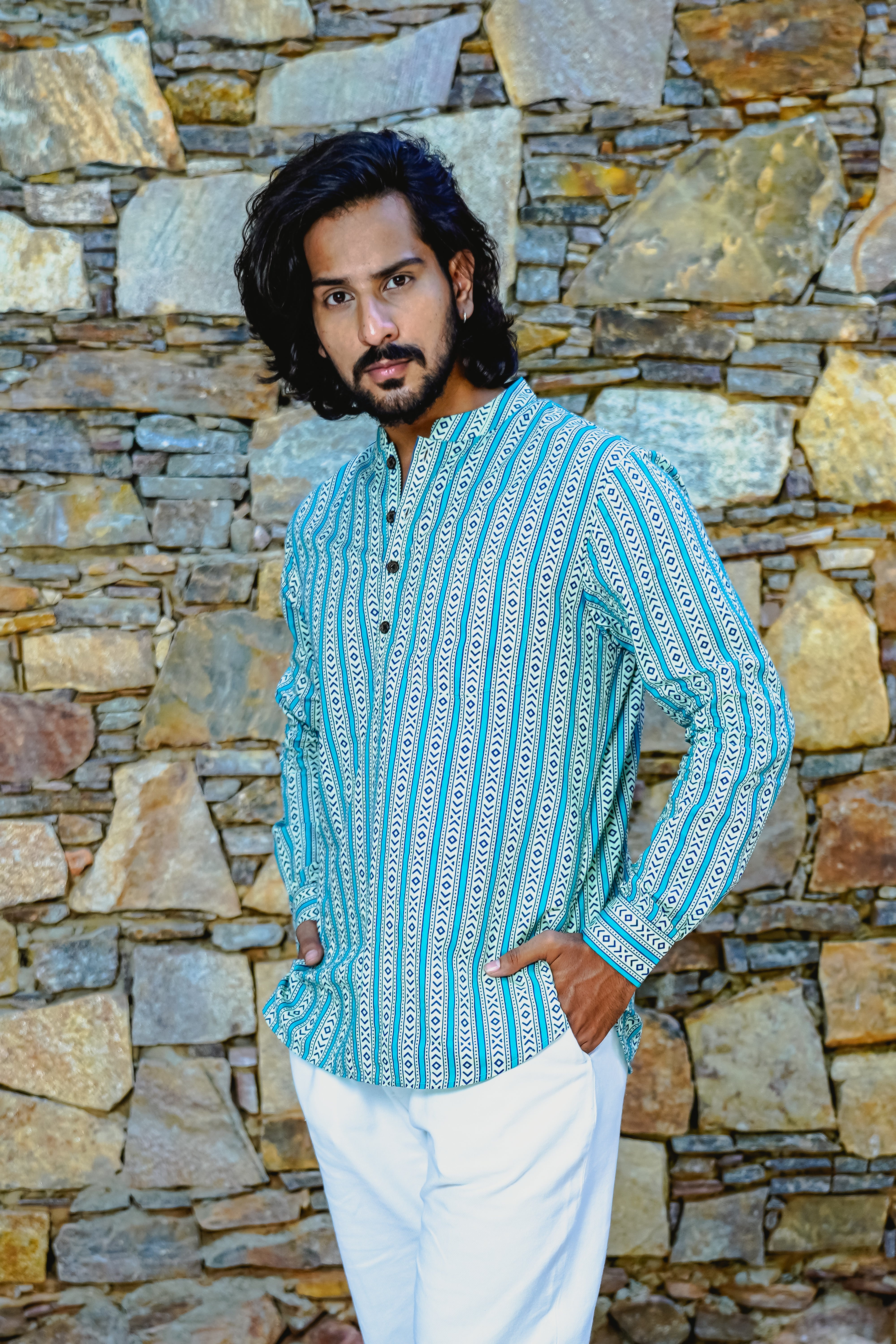 TURQUOISE & IVORY VERTICAL GEOMETRIC PRINTED SHORT KURTA WITH CUFF