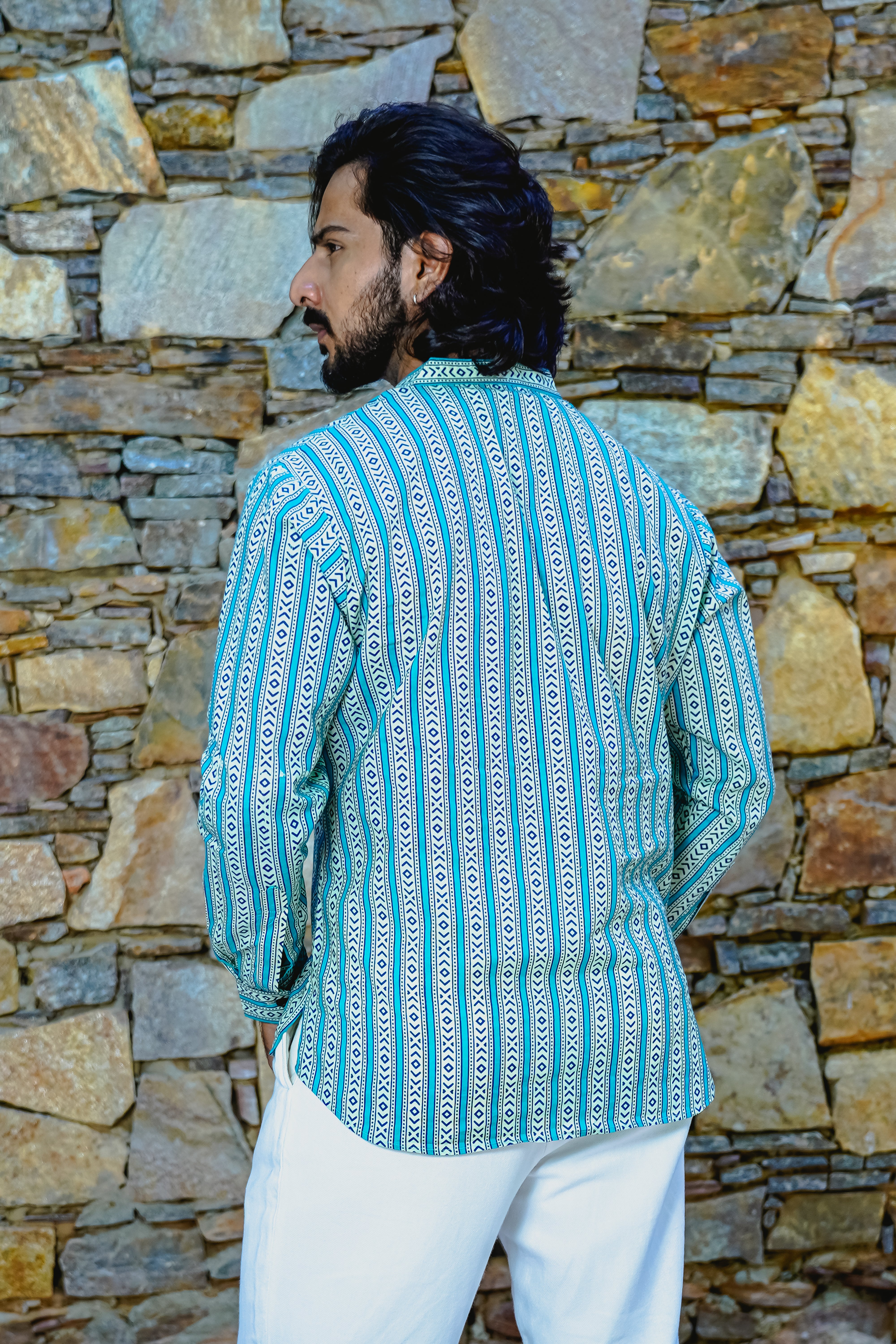 TURQUOISE & IVORY VERTICAL GEOMETRIC PRINTED SHORT KURTA WITH CUFF