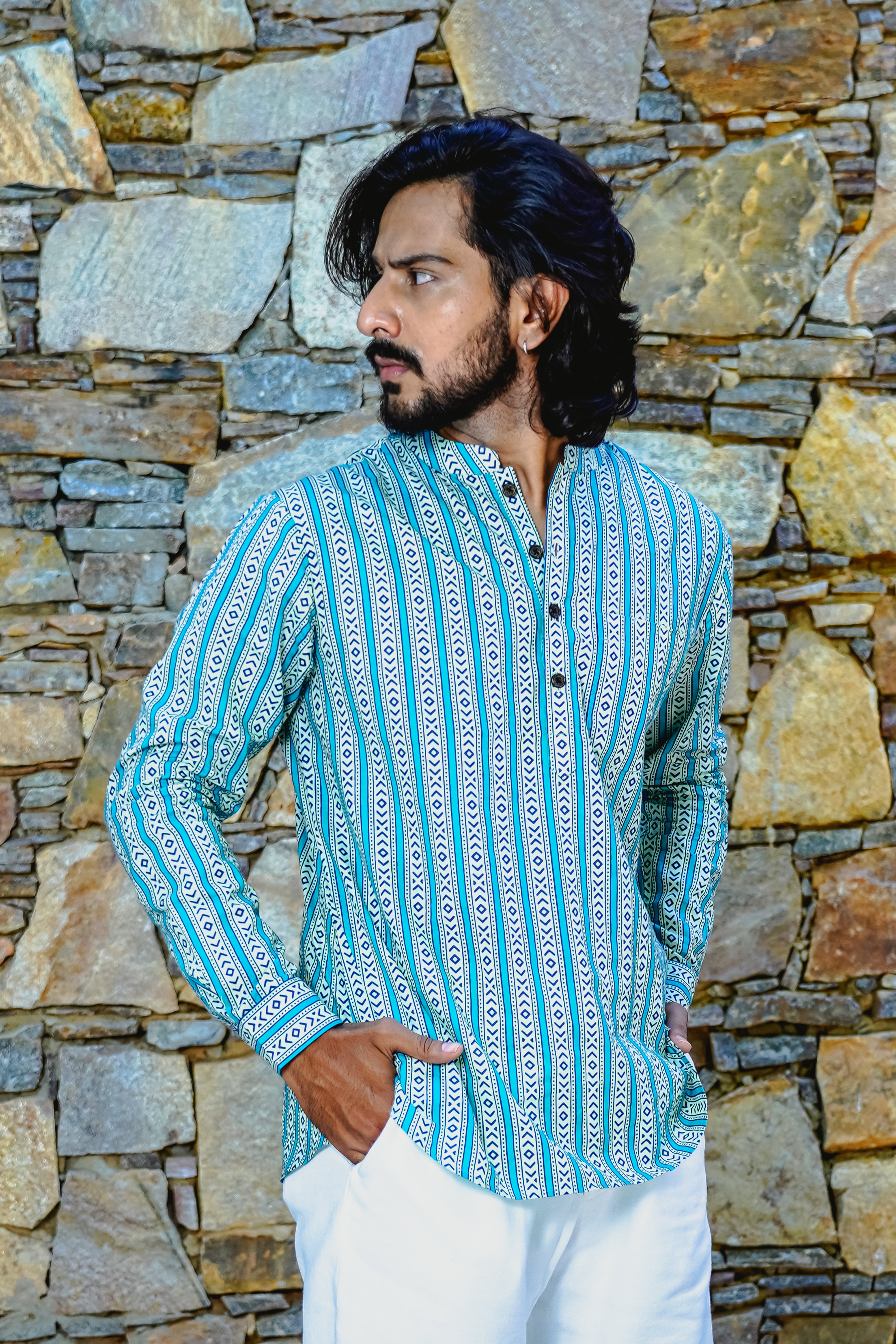 TURQUOISE & IVORY VERTICAL GEOMETRIC PRINTED SHORT KURTA WITH CUFF