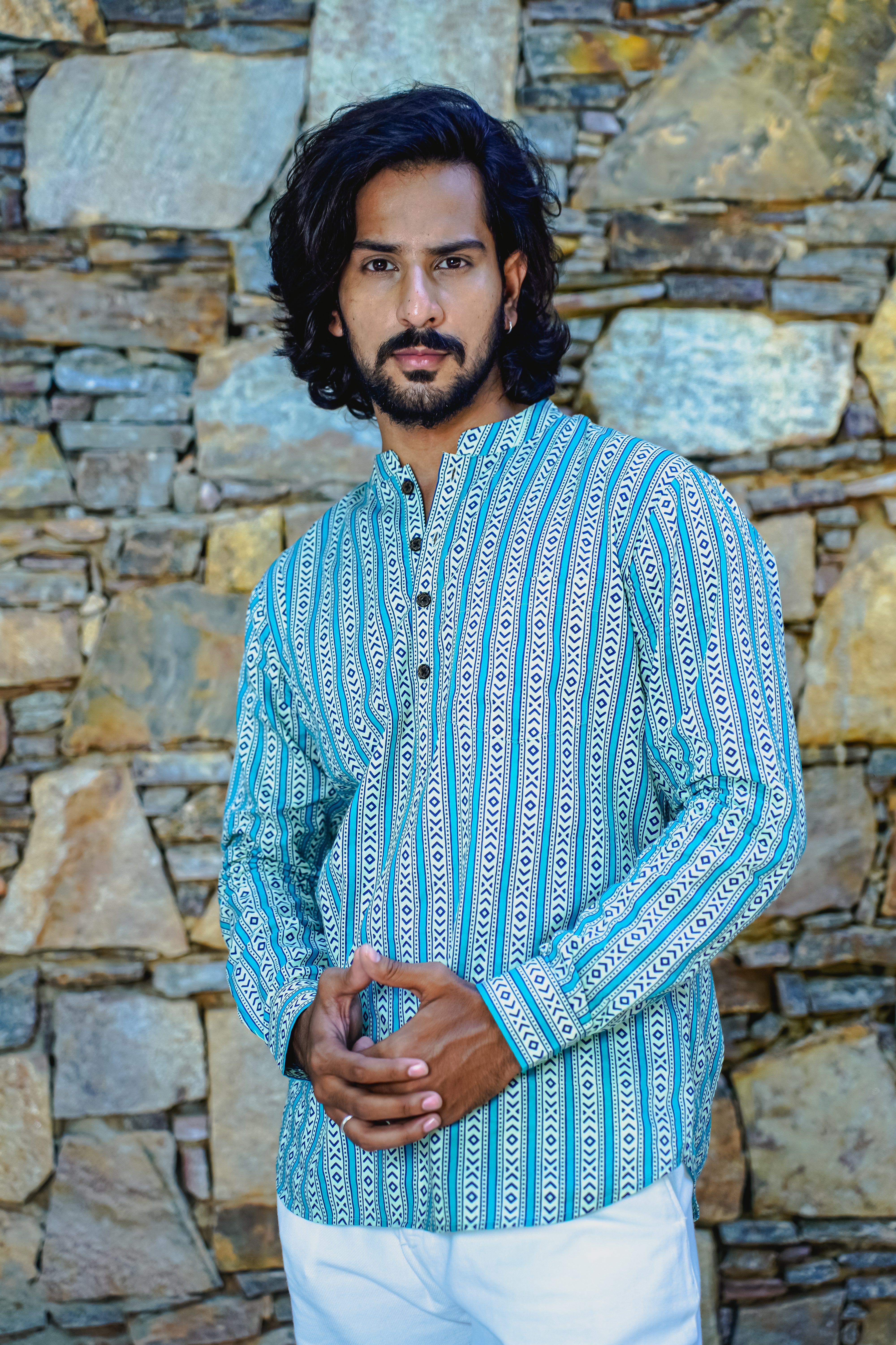 TURQUOISE & IVORY VERTICAL GEOMETRIC PRINTED SHORT KURTA WITH CUFF