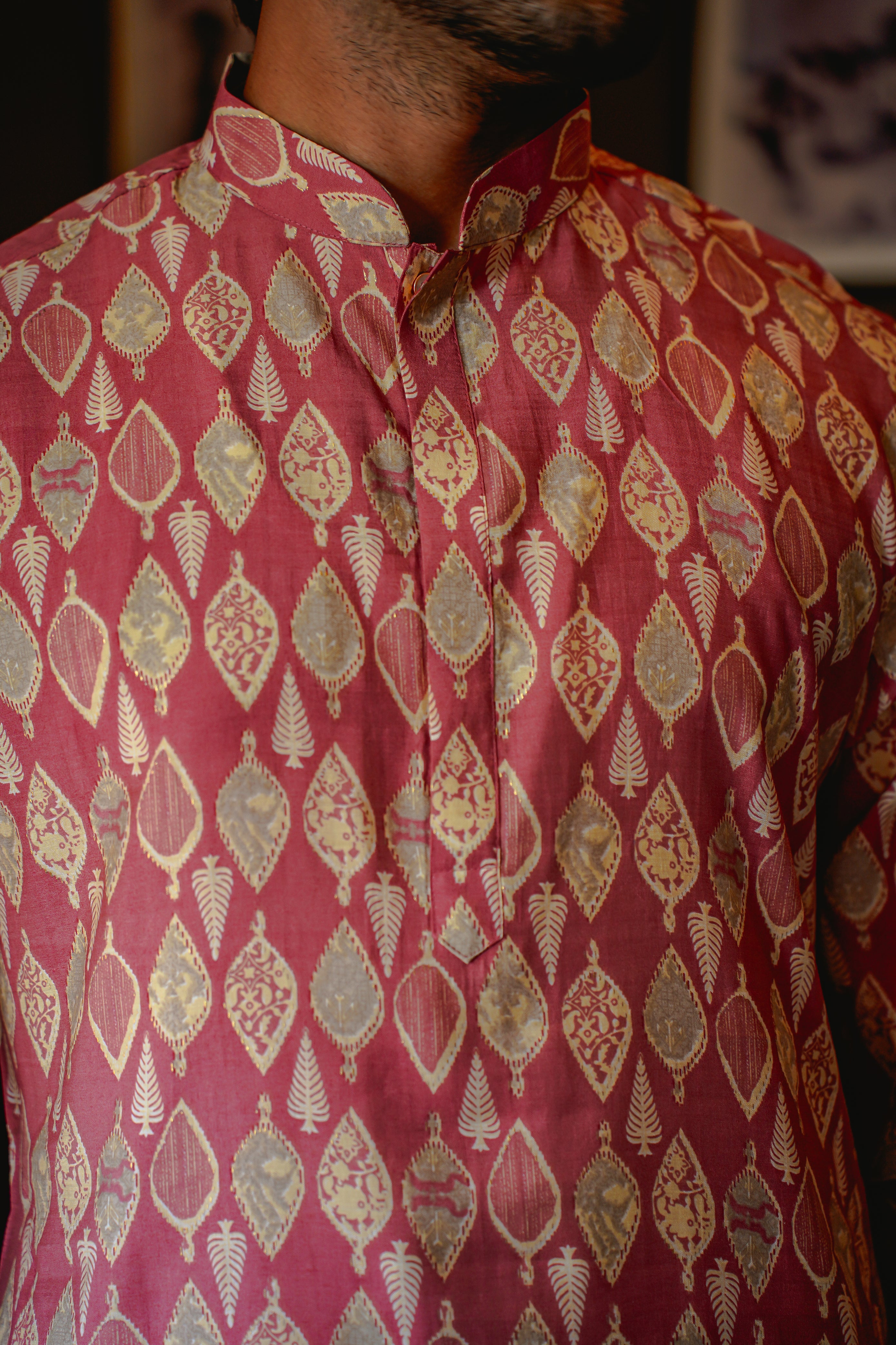 CARROT PINK ETHNIC LEAF PRINT MID-LENGTH KURTA PYJAMA SET WITH CUFF FOR MEN