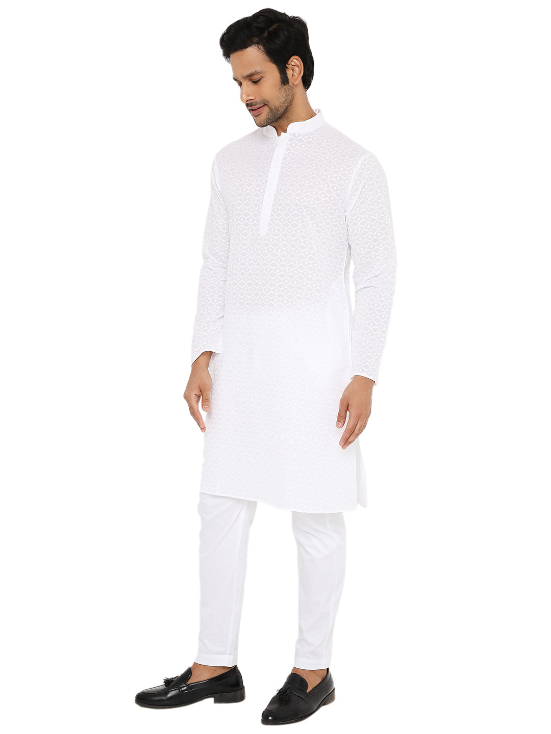 WHITE REGULAR FIT KURTA  PYJAMA SET WITH ZIG ZAG THREAD EMBRIODERY