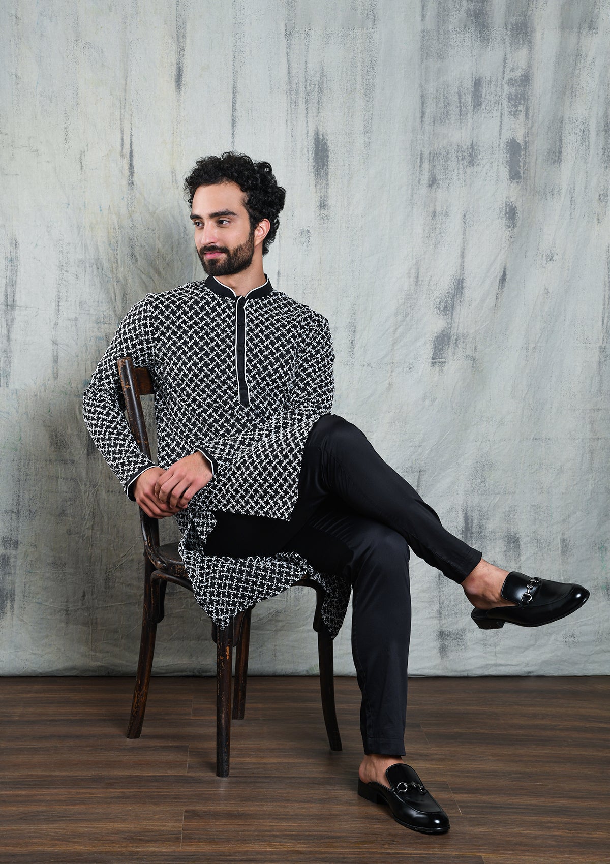BLACK KURTA PYJAMA SET WITH INTRICATE WHITE THREAD EMBROIDERY
