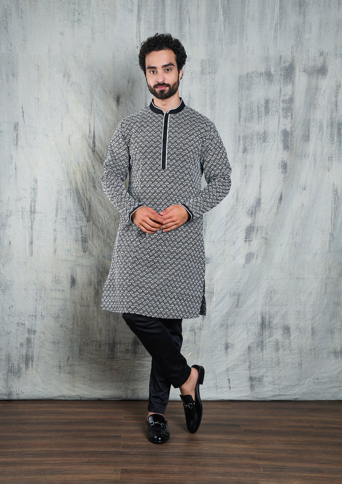 BLACK CHIKANKARI KURTA PYJAMA SET WITH INTRICATE EMBROIDERY DETAILS
