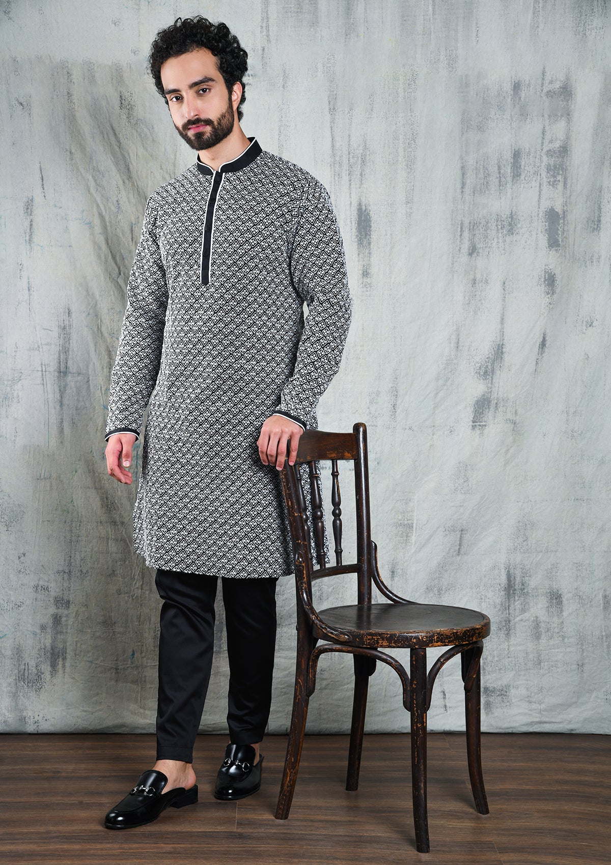 BLACK CHIKANKARI KURTA PYJAMA SET WITH INTRICATE EMBROIDERY DETAILS