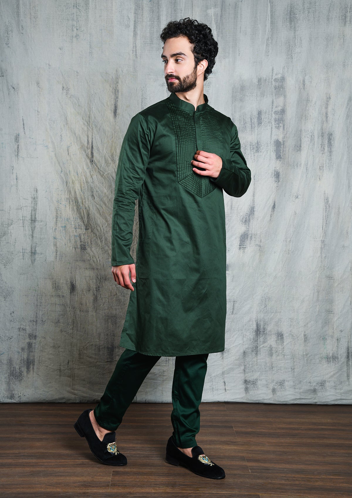 DARK EMERALD GREEN KURTA PYJAMA SET WITH PLEATED NECK DETAIL