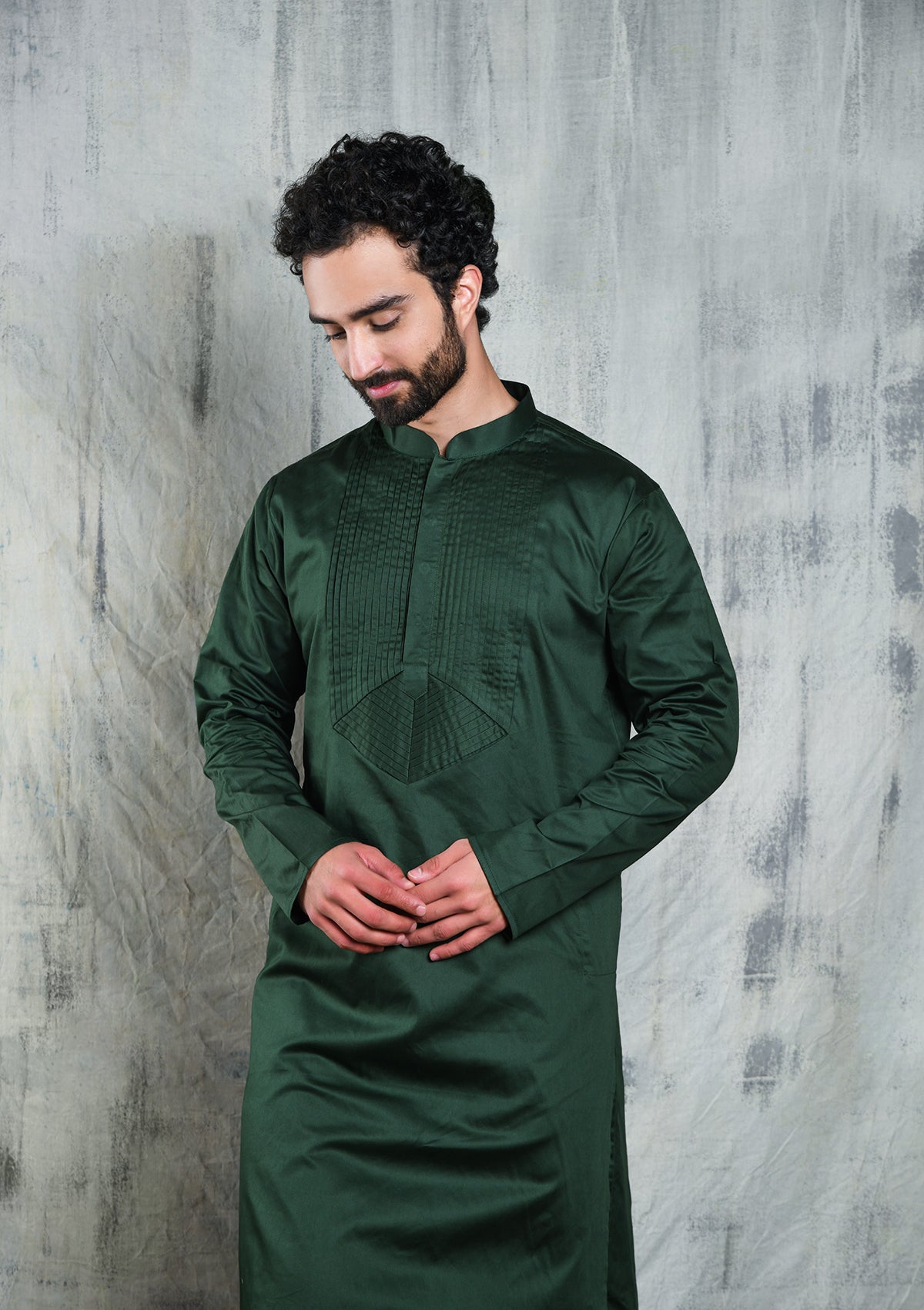 DARK EMERALD GREEN KURTA PYJAMA SET WITH PLEATED NECK DETAIL